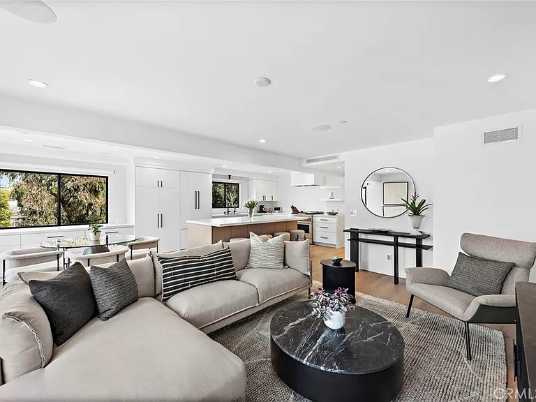 322 1/2 Iris Ave — Photo 11
