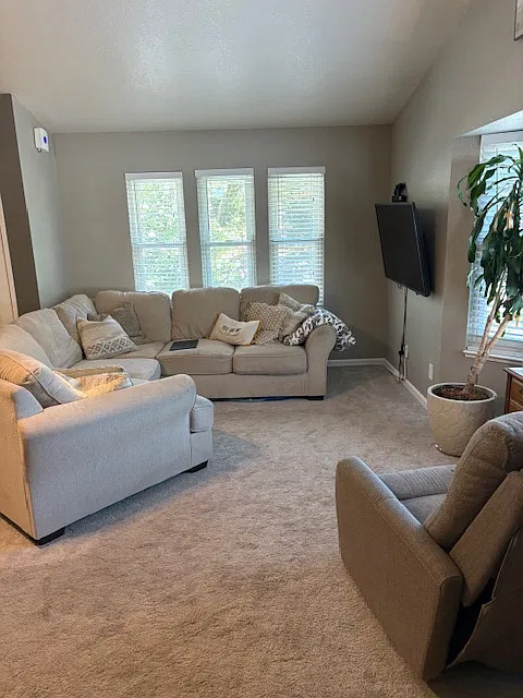 3 bed, 1404 sqft, $3,100 — Photo 4