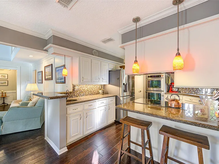 22526 Cove Hollow Dr — Photo 9