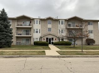 717 N 5th Ave APT 303, Addison, IL 60101