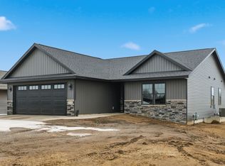 1015 Sage Oak Cir, Manchester, IA 52057