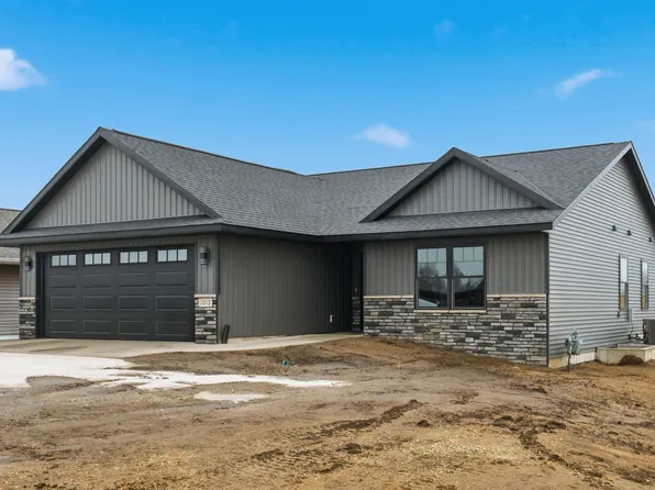 1015 Sage Oak Cir, Manchester, IA 52057