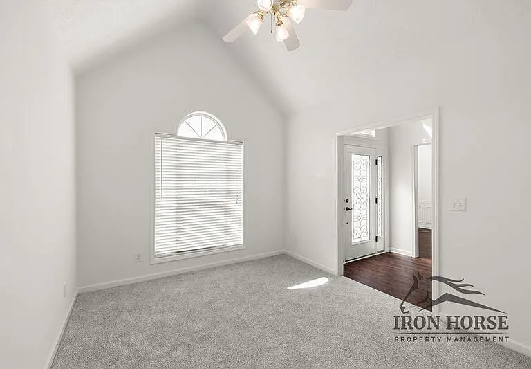 379 Beech Hollow Trl — Photo 4