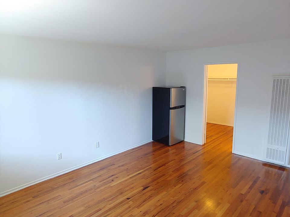 1st image of 11621 Darlington Ave