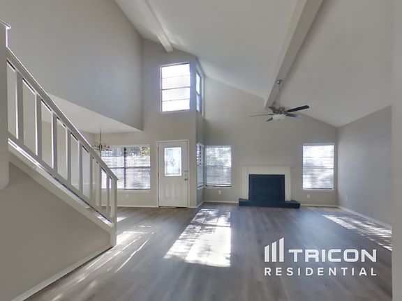 3rd image of 2216 Gladstone Dr