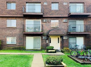 9364 Golf Rd APT 1B, Des Plaines, IL 60016
