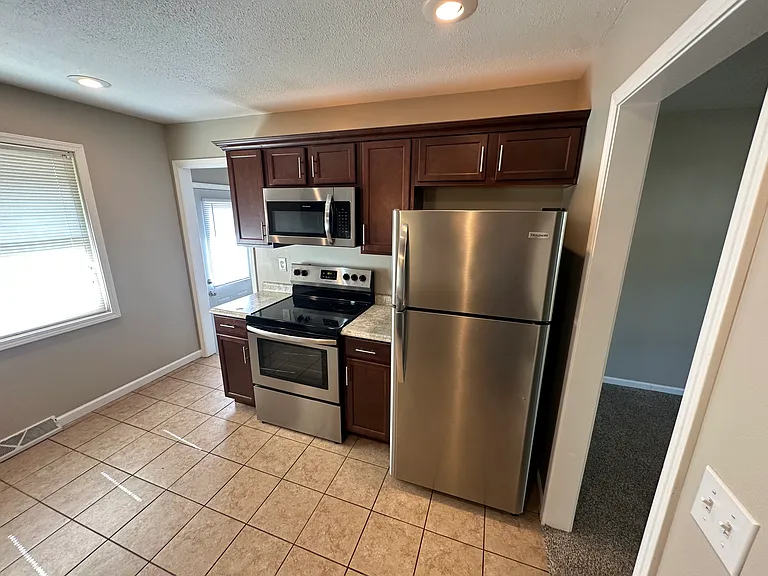 4933 N Oakley Ave — Photo 2