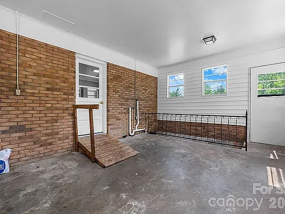 1852 Skyland Dr — Photo 11
