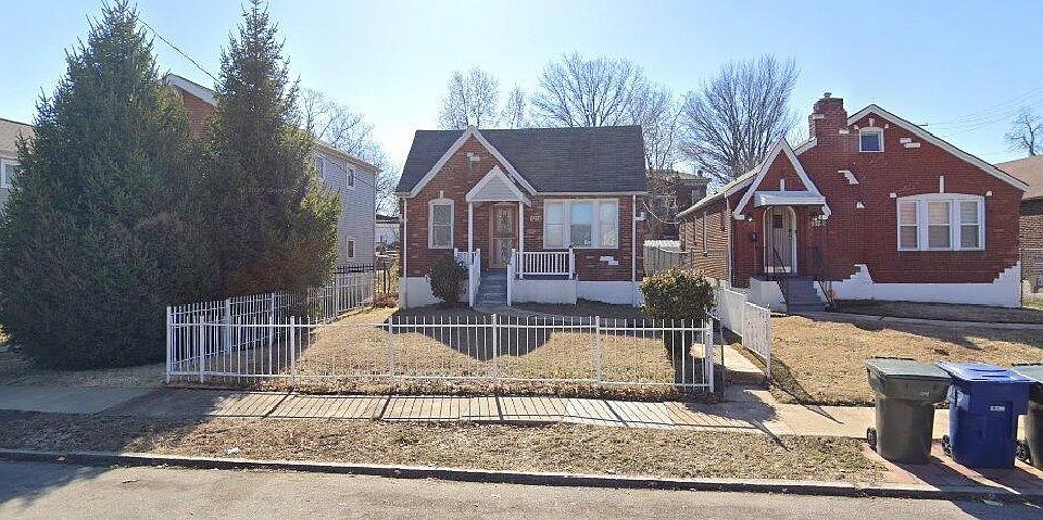1st image of 2218 Farrar St
