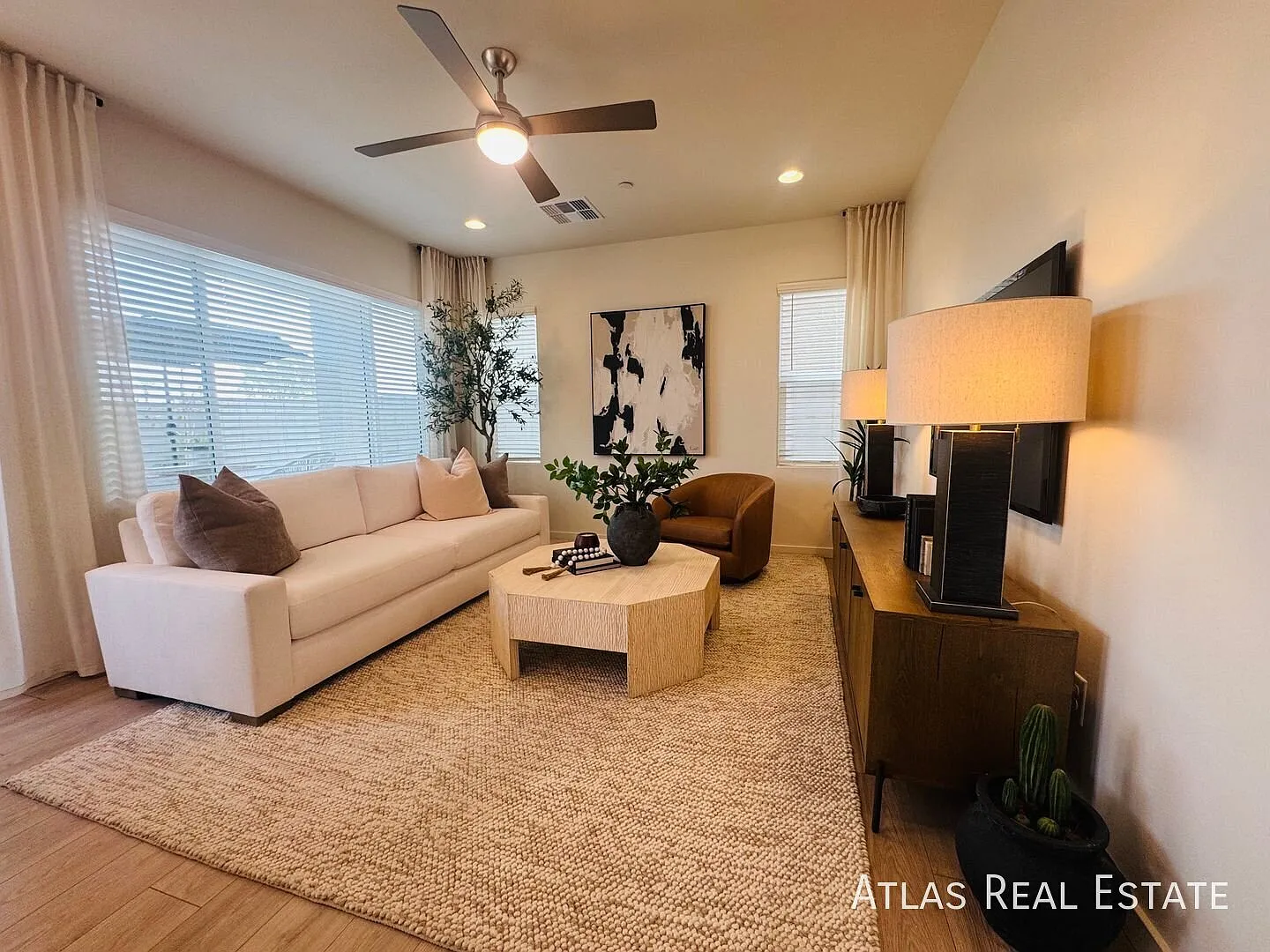 Newly Built, Beautiful Home, Pet Friendly, Upgraded Lifestyle - Now Available — Photo 4