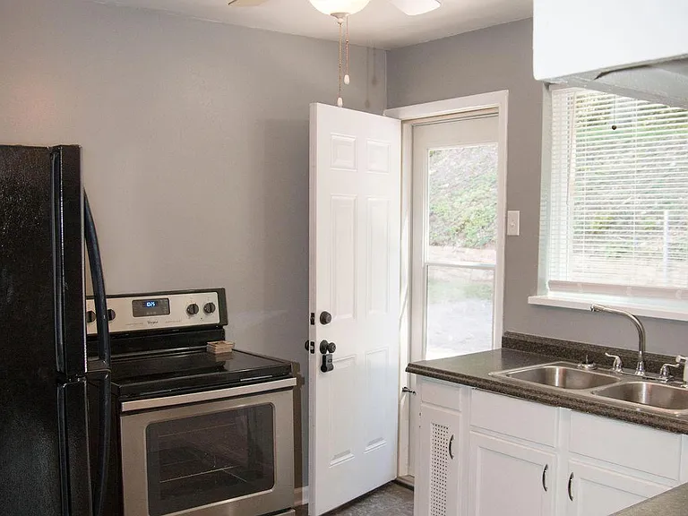 1223 Greenbrier Rd #1 — Photo 26
