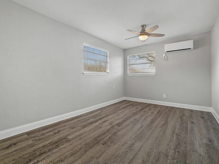 502 22nd St — Photo 12
