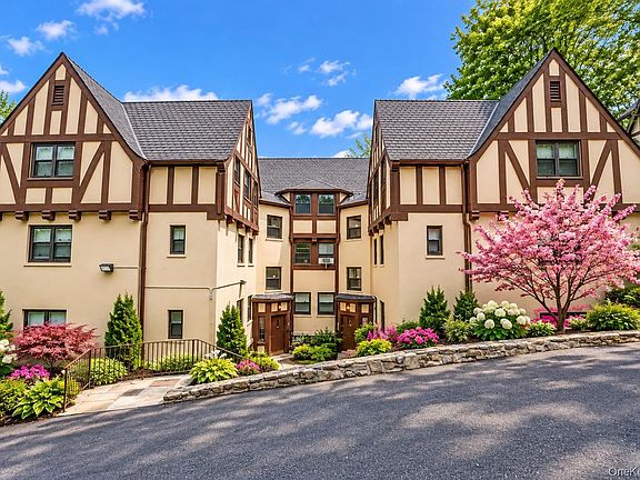 5th image of 64 Kensington Rd APT 3B