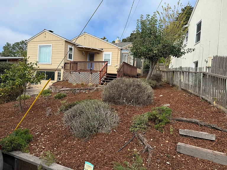 93 Fairlawn Dr — Photo 2
