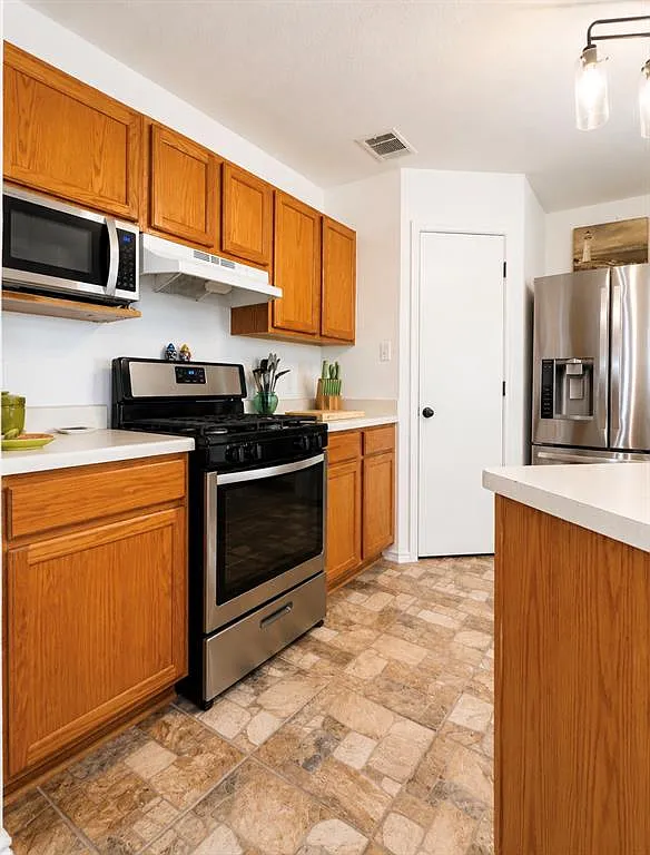 3 bed, 1398 sqft, $1,895 — Photo 4