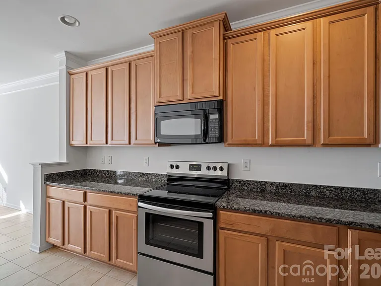 413 Armour St — Photo 5