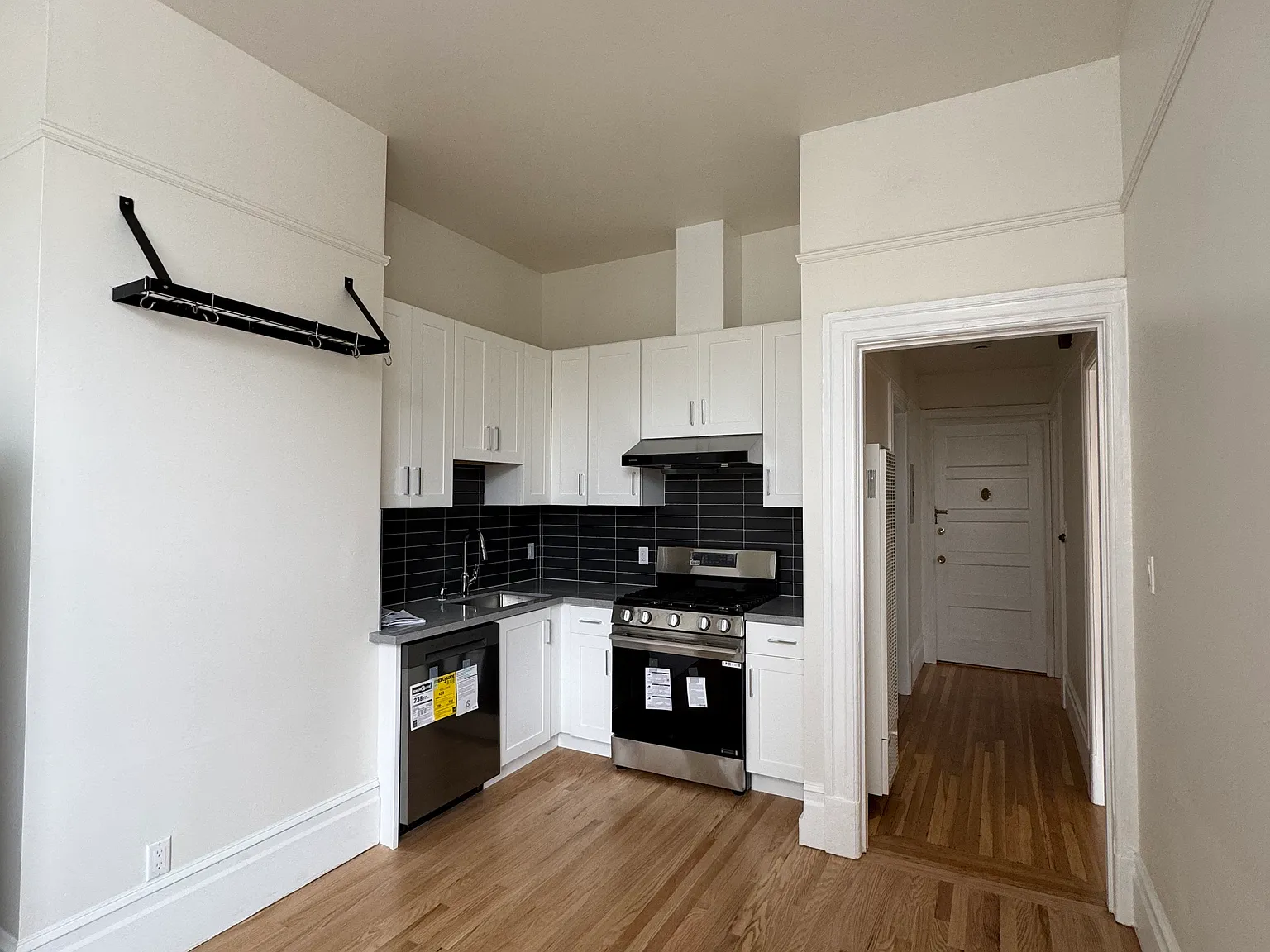 2 bed, $4,000 — Photo 4
