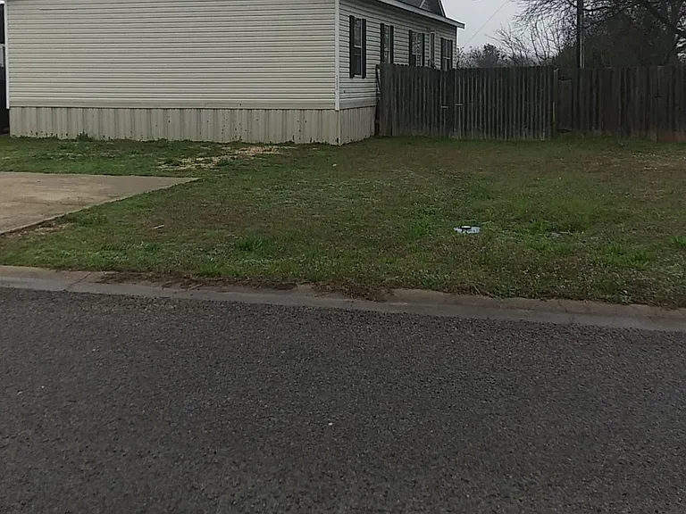 302 Opal Cir — Photo 3