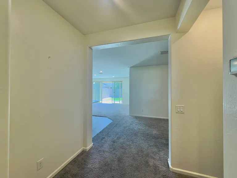 4523 N 92nd Ave — Photo 12