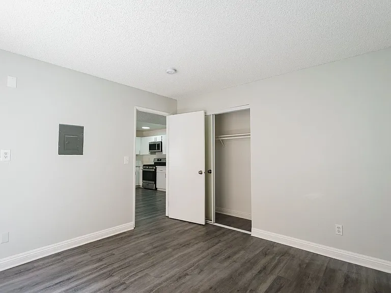 226 South Serrano — Photo 19