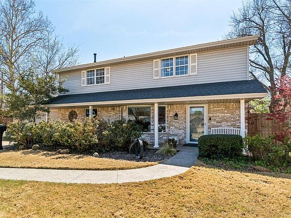 2nd image of 824 Annie Ct