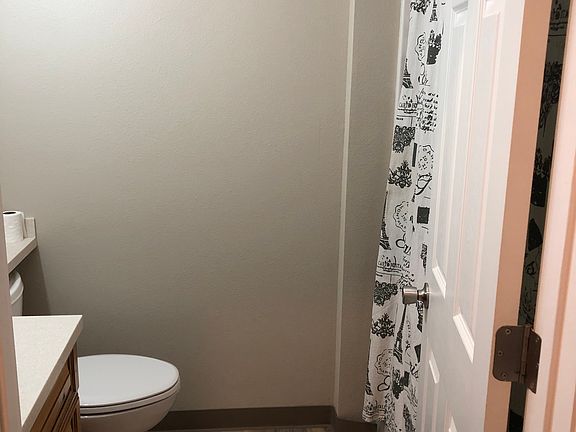 Hall bath 