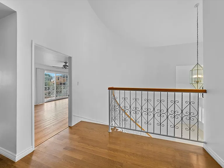 2222 Pier Ave — Photo 59