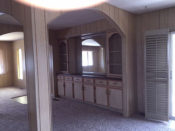 4th image of 417 E Riverfront Dr