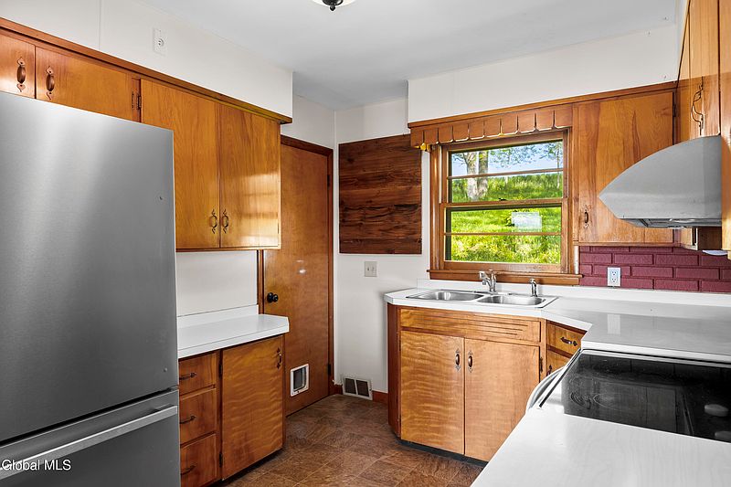 4th image of 341 Master Street