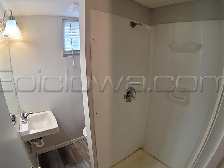 1112 Maplewood Dr NE — Photo 18