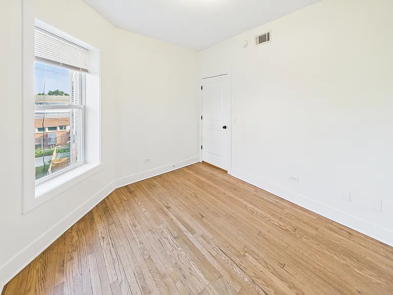 1439 E 66th Pl #2E — Photo 14