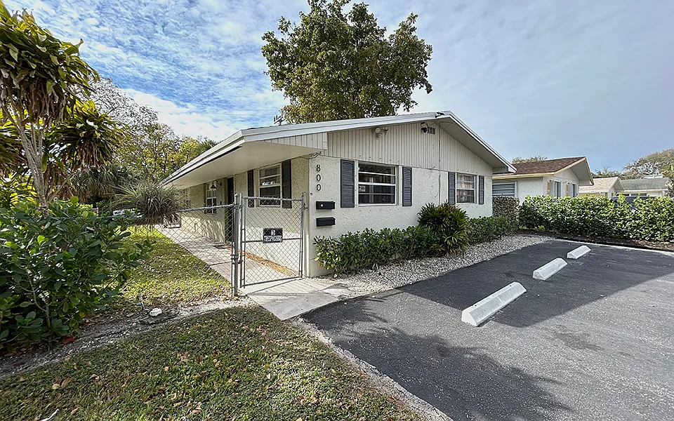 2 bed, 800 sqft, $2,100 — Photo 1