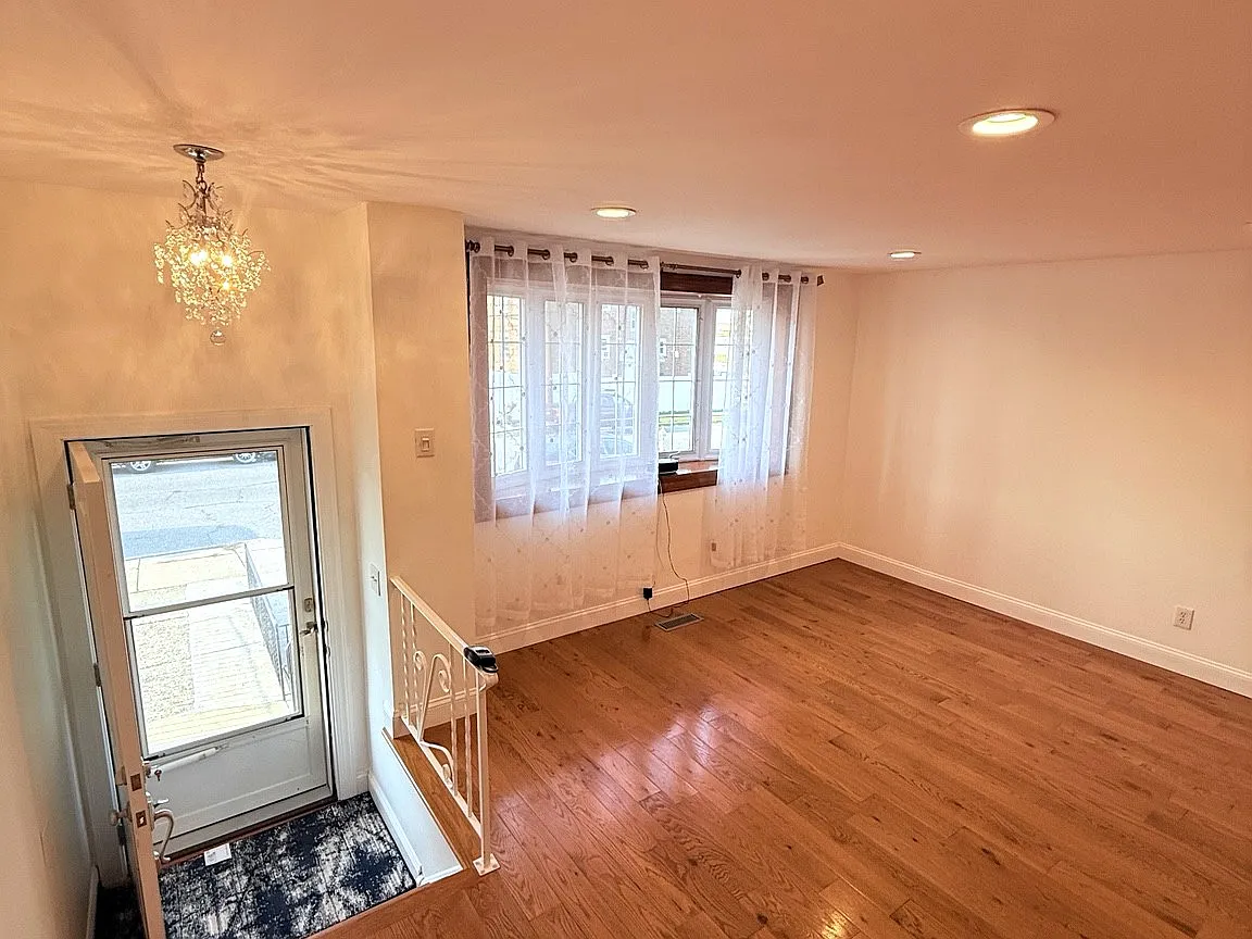 3 bed, 1368 sqft, $2,800 — Photo 2