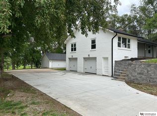 2008 Harlan Dr, Bellevue, NE 68005