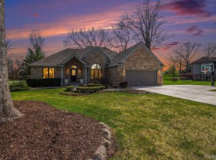 751 Cambridge Cir, Grand Blanc, MI