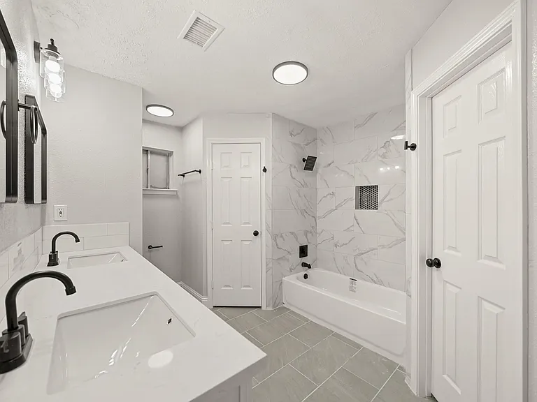 22039 Rivermead Dr — Photo 16