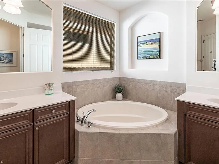 7863 Valencia Ct — Photo 26