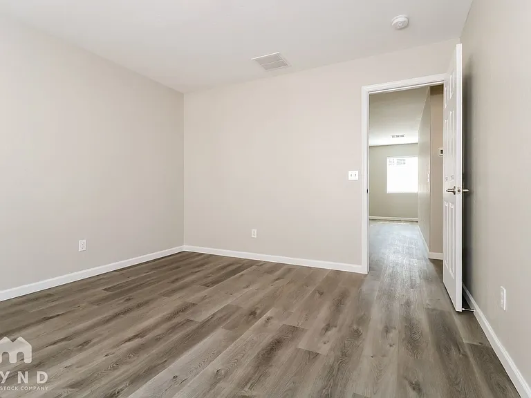 16812 W Marshall Ln — Photo 11