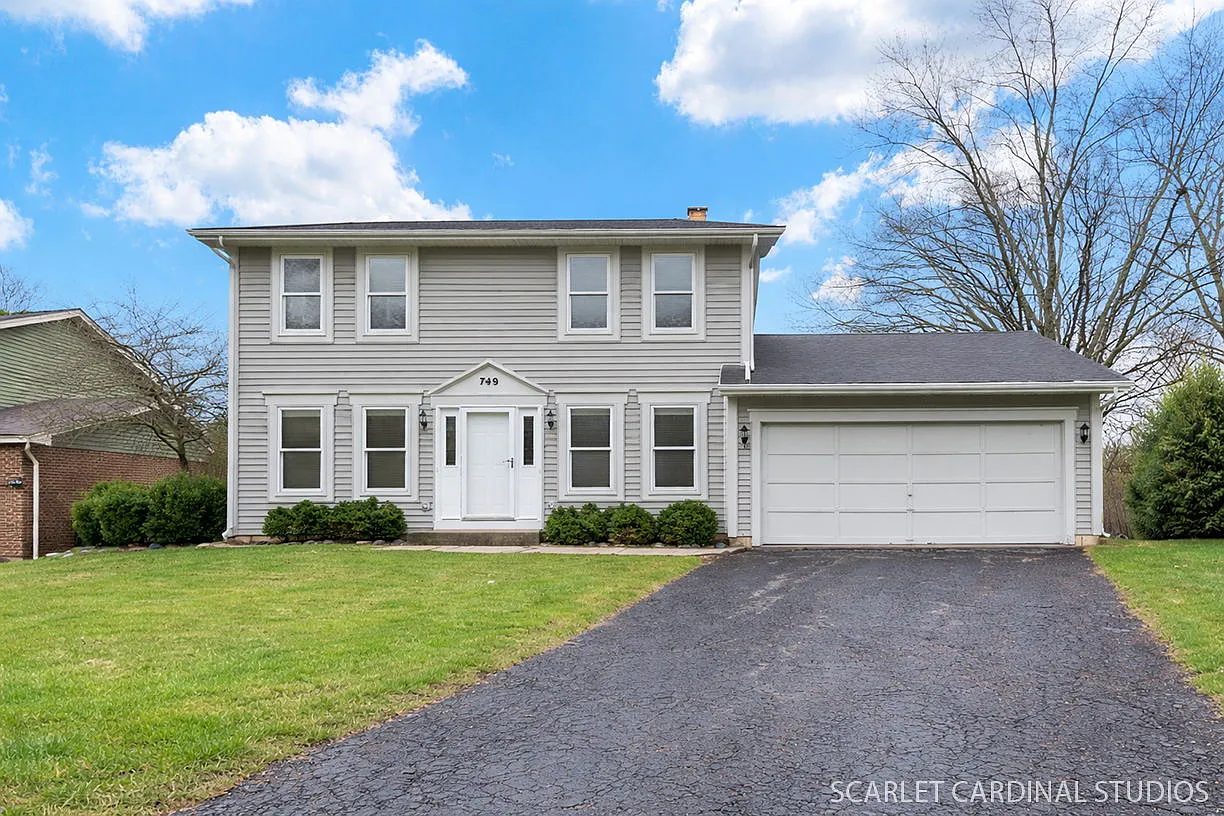 749 Holly Dr photo 1