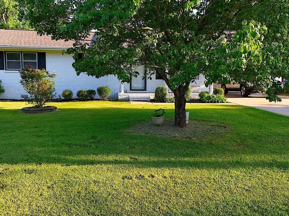 4 Carriage Rd, Anniston, AL 36206