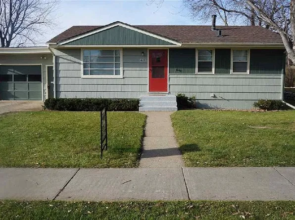 425 26th St NW, Minot, ND 58703