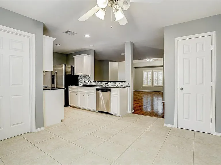 934 E Heights Hollow Ln — Photo 8