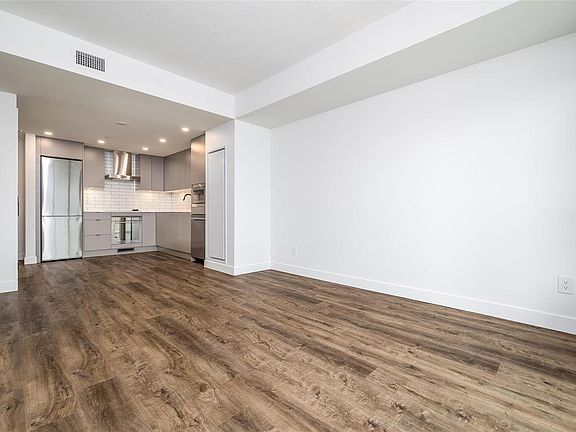 4th image of 1471 Saint Paul St #1301