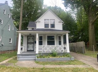 945 Woodview Rd, Cleveland Heights, OH 44121