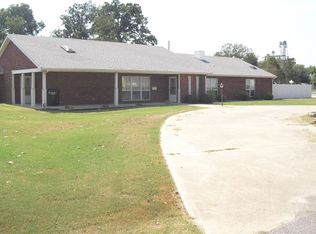 202 E Davis Ave, Davis, OK 73030