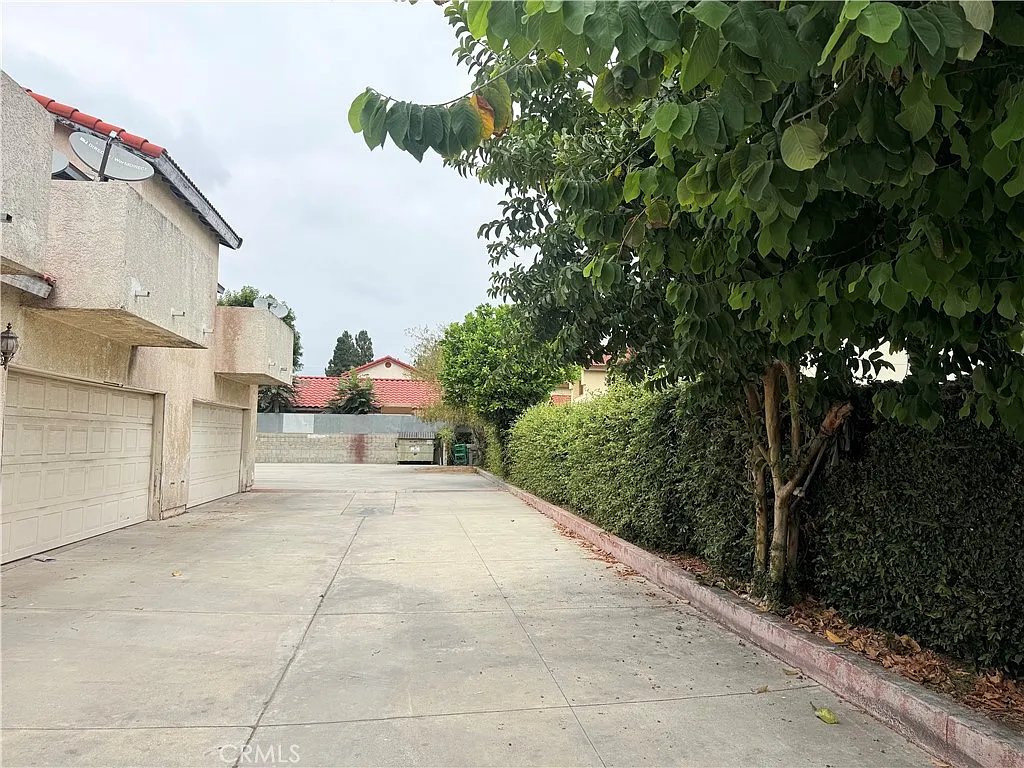 3 bed, 2.5 bath, 1321 sqft, $2,650 — Photo 3