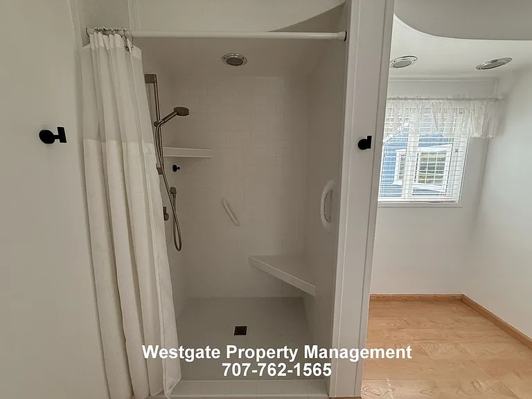 965 Eastman Ln — Photo 17