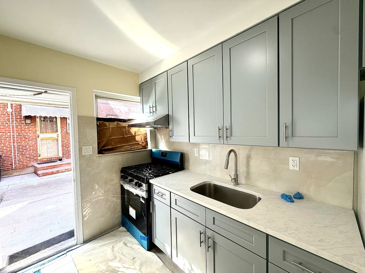 2 bed, 850 sqft, $2,900 — Photo 2