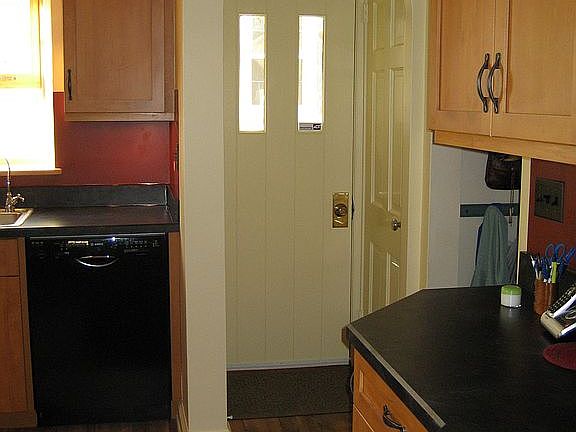 Kitchen / side entry way