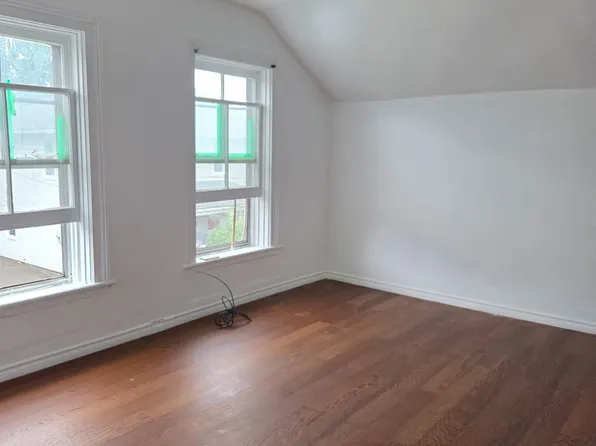 105 Bethune St Unit 2, Brockville, ON K6V 2E5